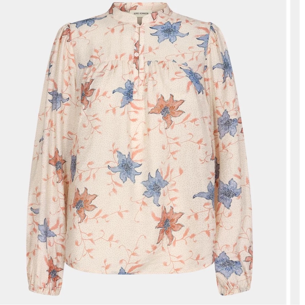Sofie Schnoor  floral top